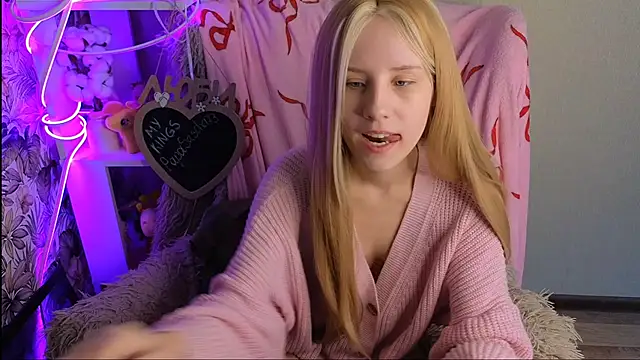 sarakaell (F young) - naked 15 minutes