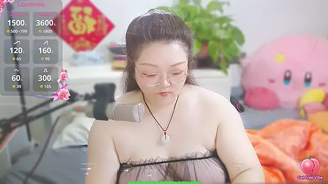 美女AngelwithEcup在线直播