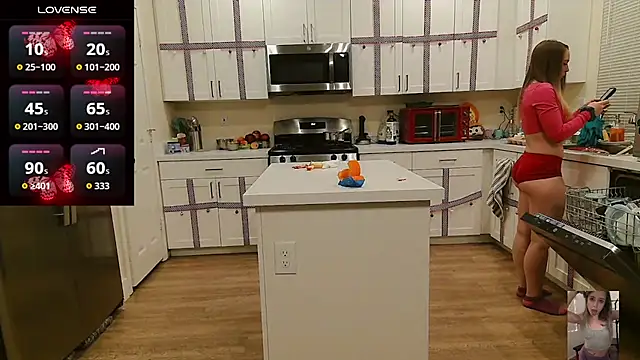 Blondiewithanass webcam