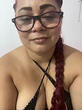 Red_milf_love webcam