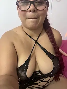Red_milf_love webcam