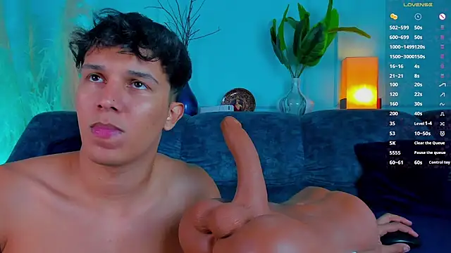 Leo_Savage_ webcam