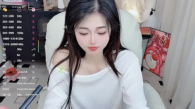美女CeeKie在线直播
