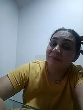 Webcam Model (MirandaSoto) is live