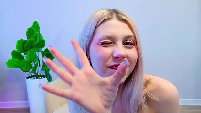 MidnightLily_ webcam