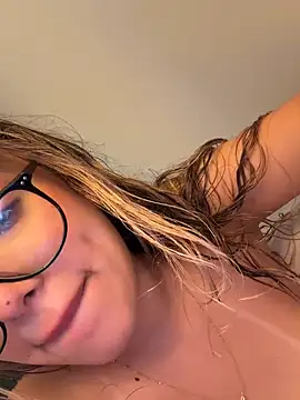 saliha_pinky_ webcam