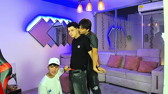 Houseofwarrios webcam