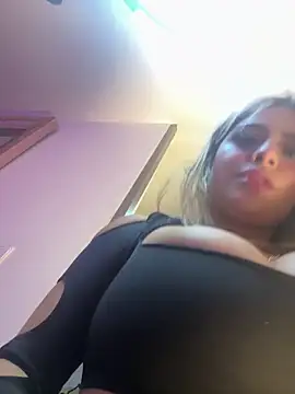 MiaWhitePink_ webcam