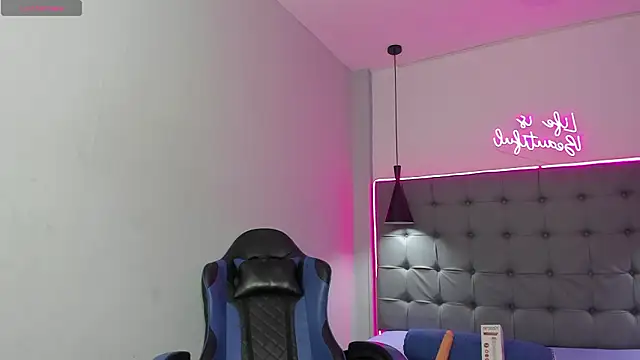 scarletcherry18 webcam