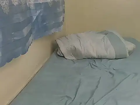 SheSwallowsItAll webcam