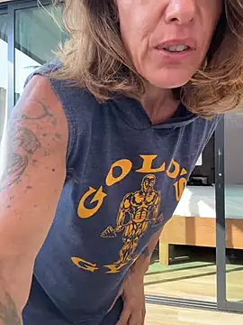 mommyselenafit_ webcam