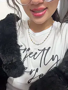 Webcam Model (_Queen_love2)  is live.Free join now!