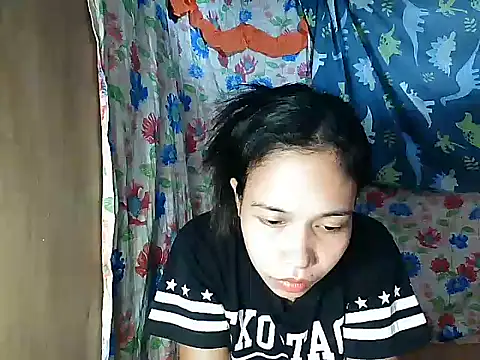 PinaySkinnyGirl webcam