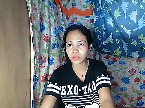 PinaySkinnyGirl webcam