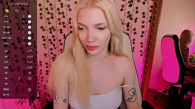 AnyaTaylor_ webcam