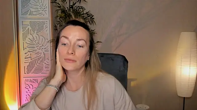 RebeccaMartinez webcam