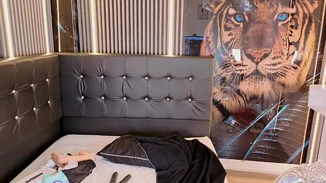 Bruja__Scarlata webcam