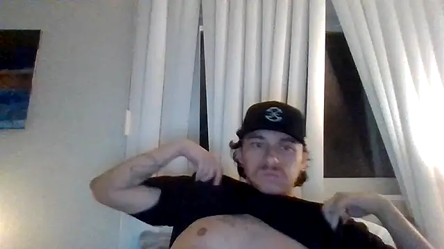 Tallhungandcloudy webcam