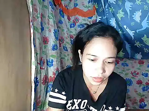 PinaySkinnyGirl webcam