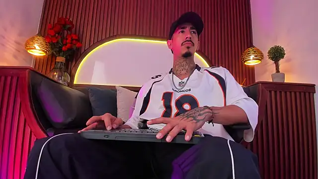 Donovan_Desmond webcam