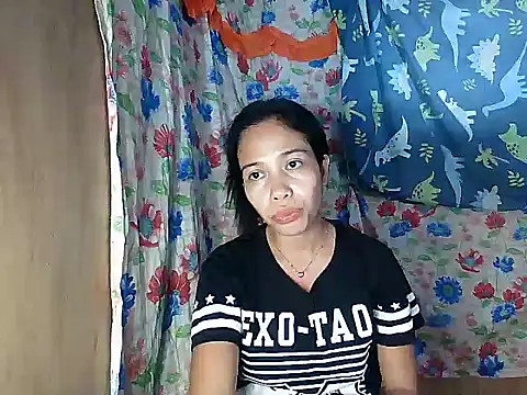 PinaySkinnyGirl webcam