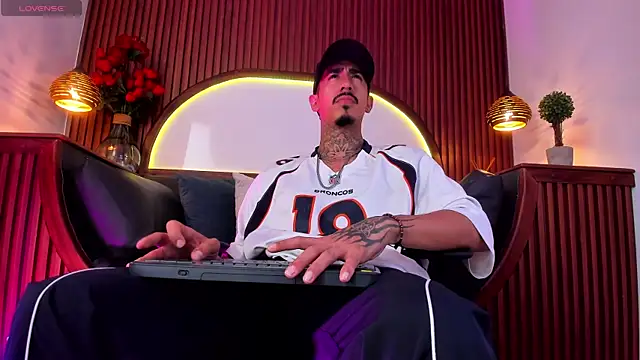 Donovan_Desmond webcam