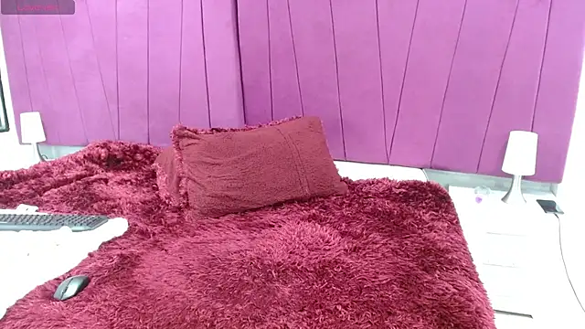 Rassell_boobs webcam