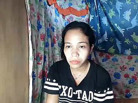 PinaySkinnyGirl webcam