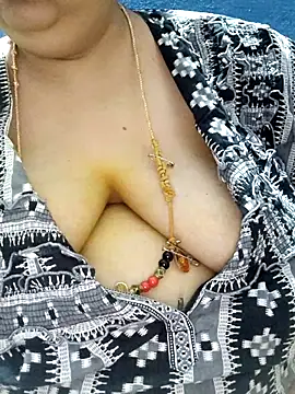 tamilthanushri webcam