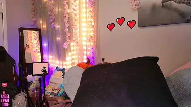 Angel-Lewd-Cake webcam