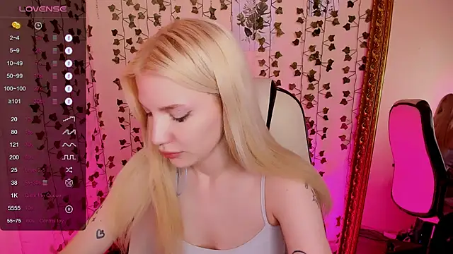 AnyaTaylor_ webcam
