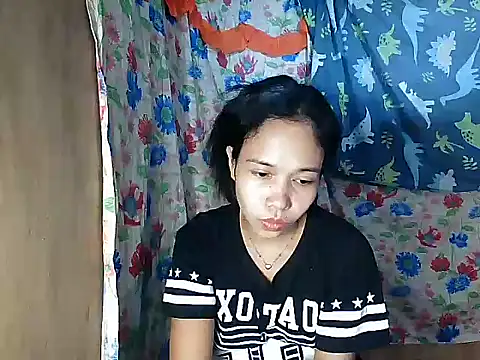 PinaySkinnyGirl webcam