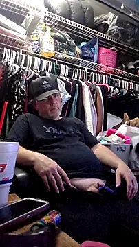 Hotredheadandtoungelasher webcam