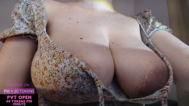 Velvetcrystall webcam