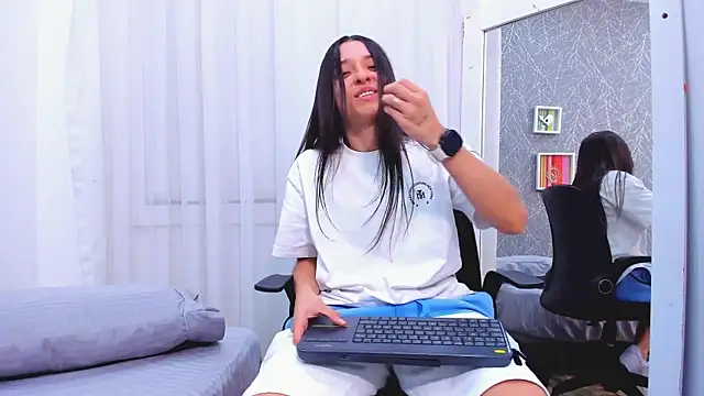 ViictoriiaSaenz webcam