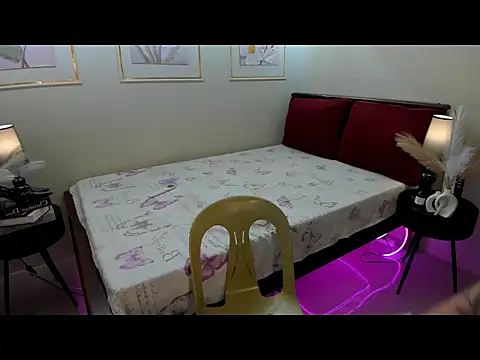 UrMajesticGODDESS webcam