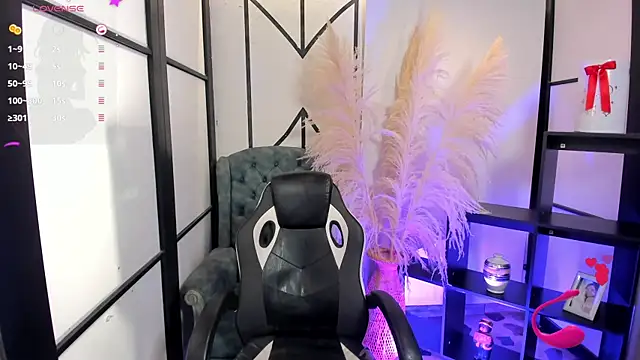 NahomiRichards_ webcam