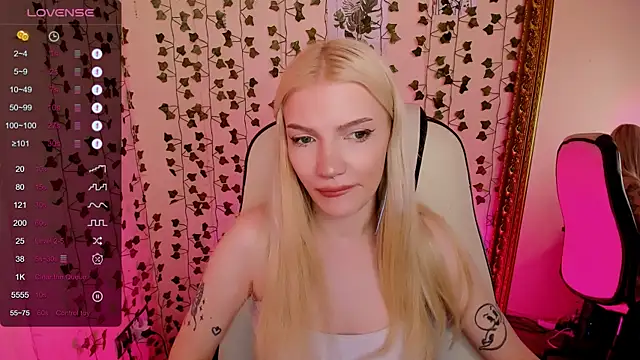 AnyaTaylor_ webcam