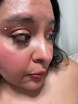 Nailealipsglossy webcam