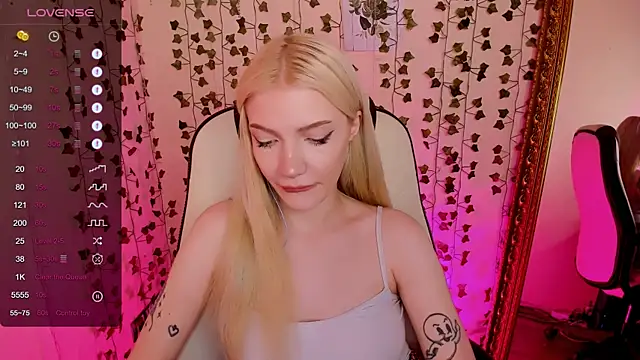 AnyaTaylor_ webcam