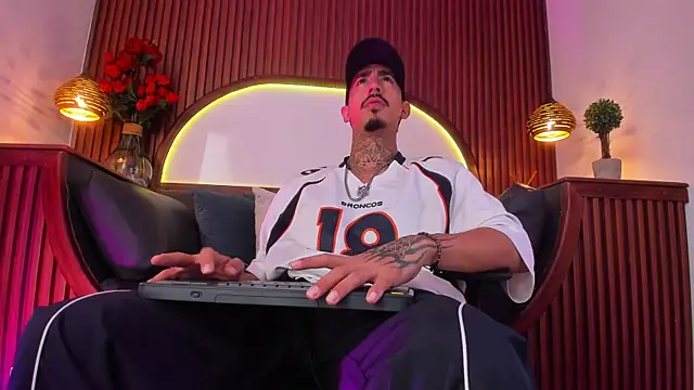 Donovan_Desmond webcam