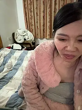 美女xiiuuff18在线直播