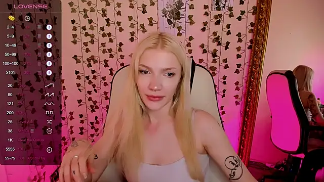 AnyaTaylor_ webcam