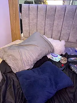 Webcam Model (kendall_flower) is live