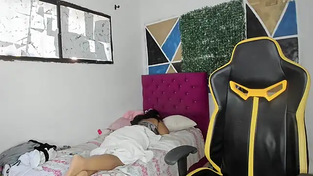 emily_stars1 - Emily_stars1's free webcam - UK Sex Cams