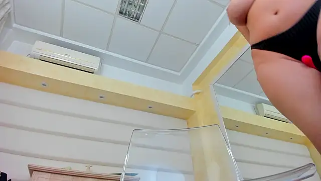 SellenaDevine webcam