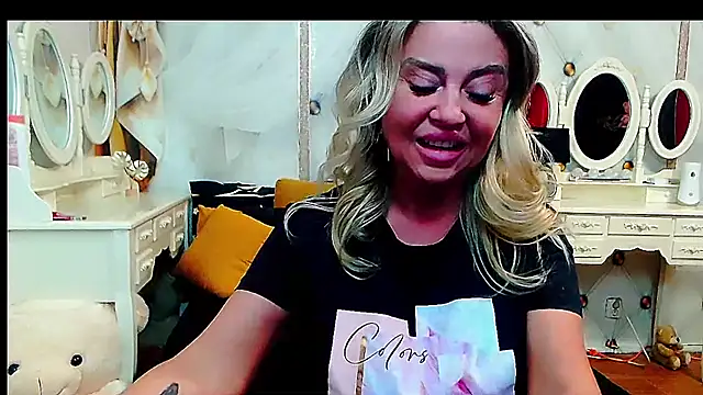 xplayfullblondexx webcam