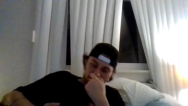 Tallhungandcloudy webcam