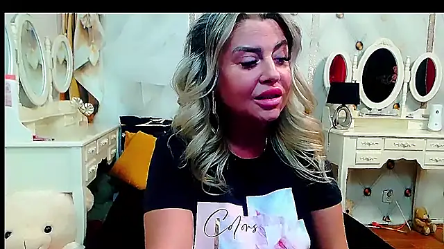 xplayfullblondexx webcam