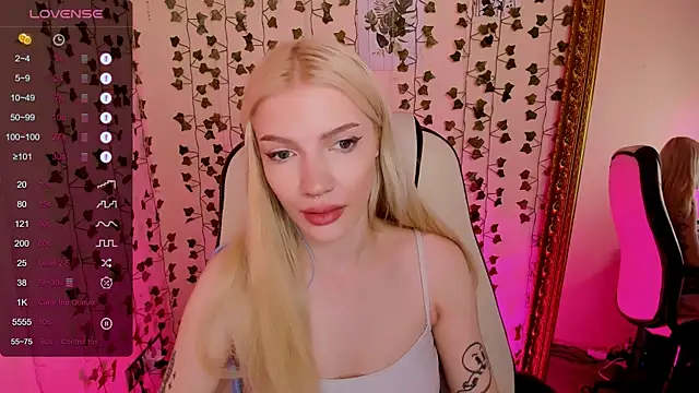 AnyaTaylor_ webcam